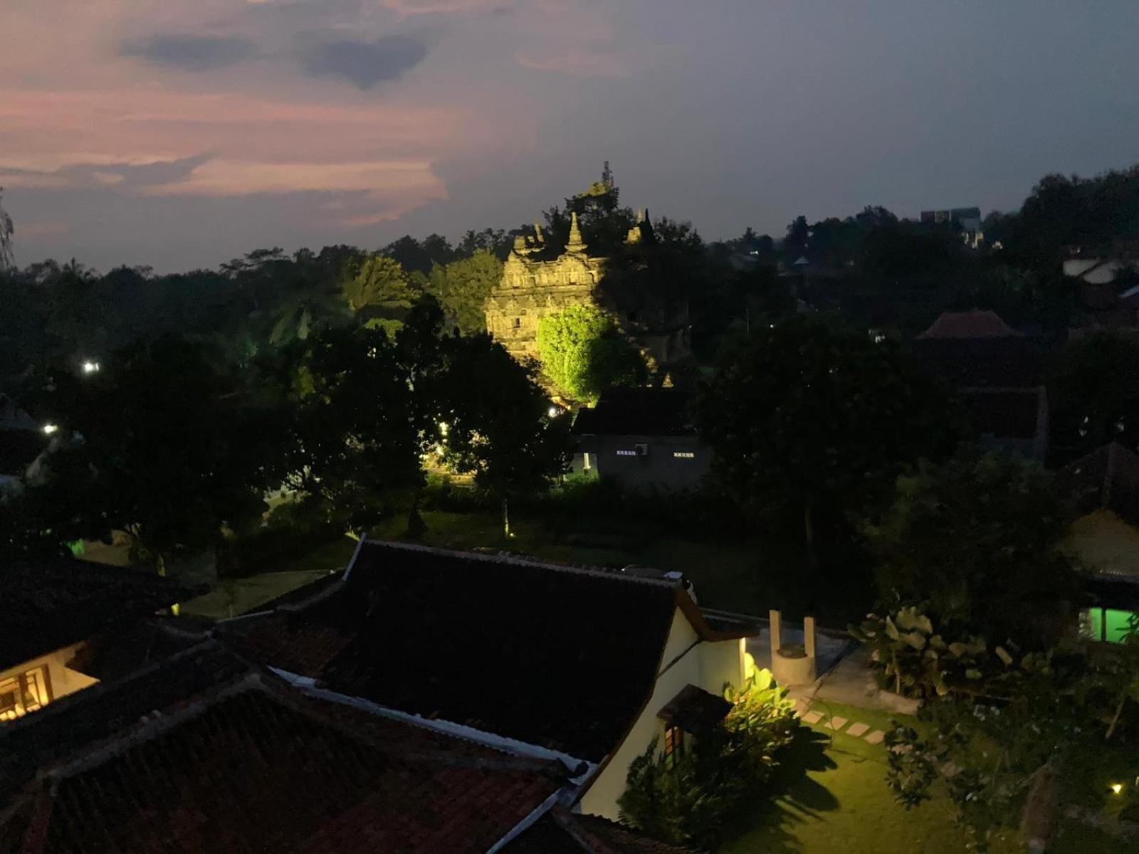 Ohmmstay - Rumah Pendopo Tanjungtirto Extérieur photo